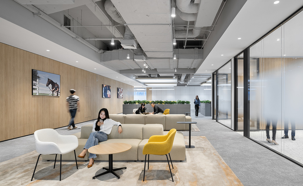 专业办公室装修方案丨高品质施工与精细工艺