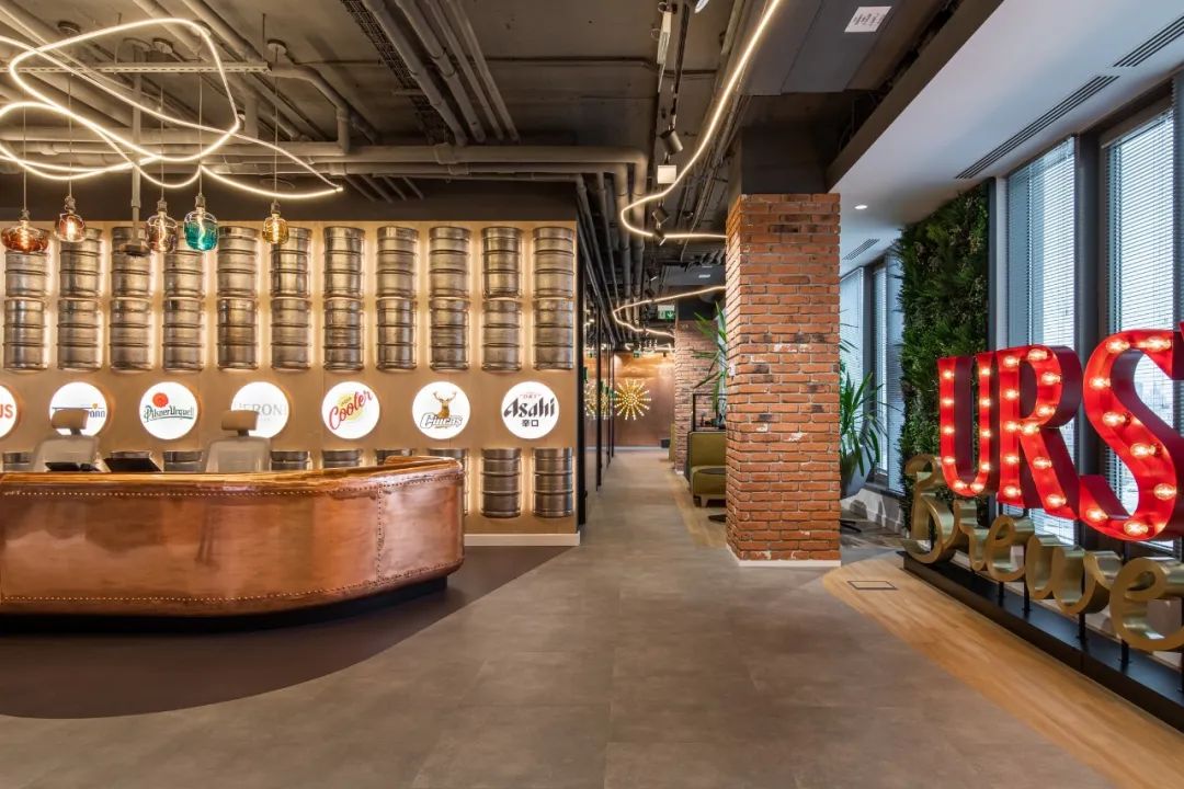 红砖用在办公室设计中，也能营造艺术感