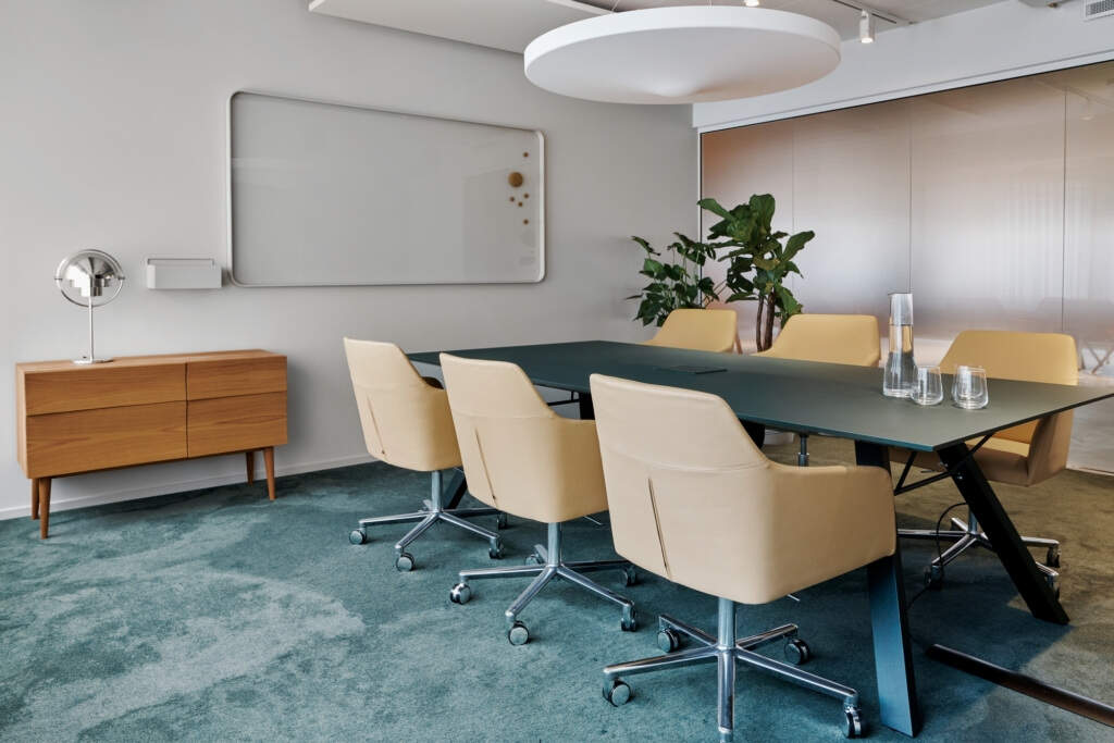 办公室装修案例——充满人文关怀的赫尔辛基世邦魏理仕办公室