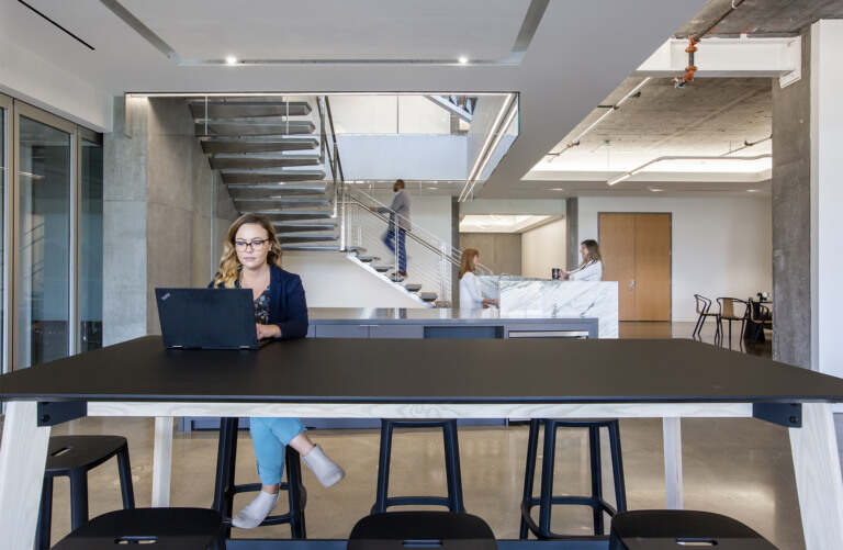 Silicon Labs办公室装修改造，现代办公室装修设计