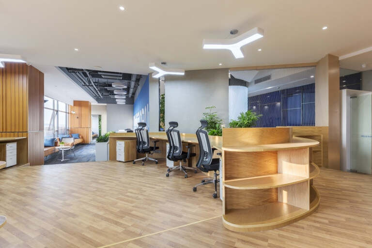 Dplus现代办公室装修设计实景图，打破传统办公室装修效果