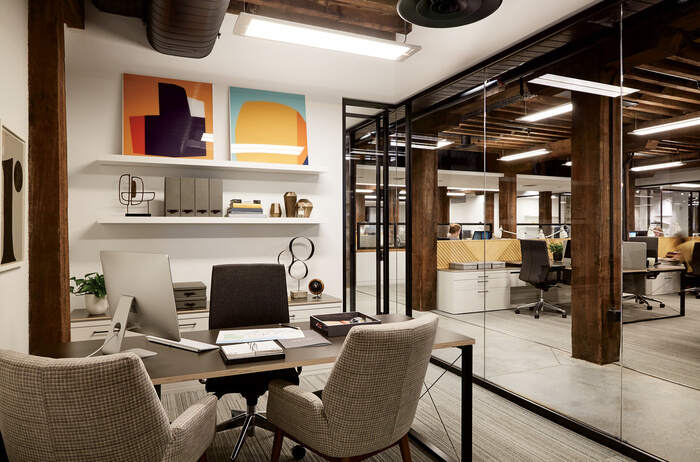 西榆树总部办公室装修设计，全程采用木质材料装修