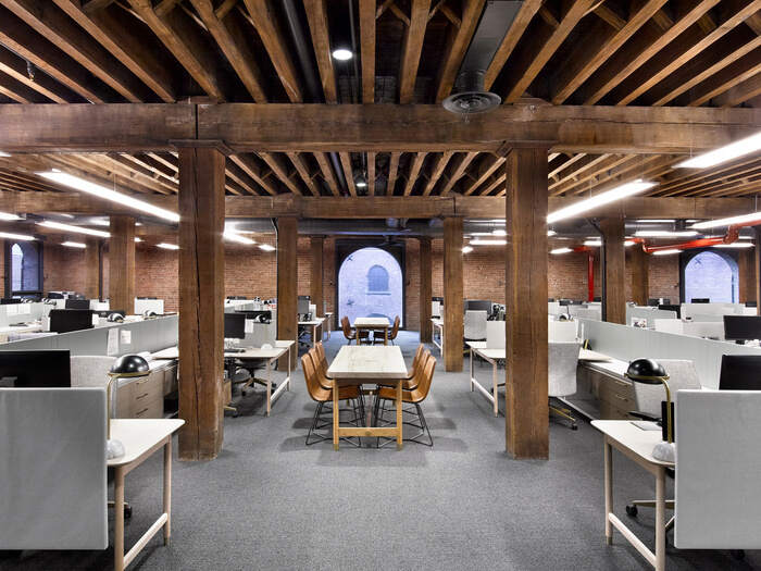 西榆树总部办公室装修设计，全程采用木质材料装修