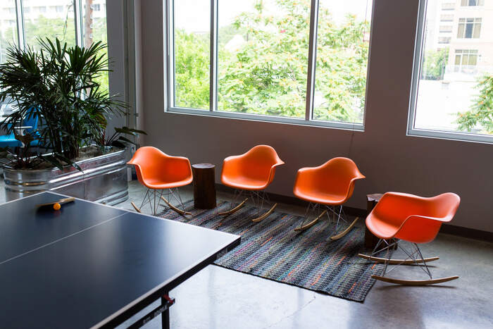 Favor办公室装修项目，办公室设计出现代充满阳光效果 