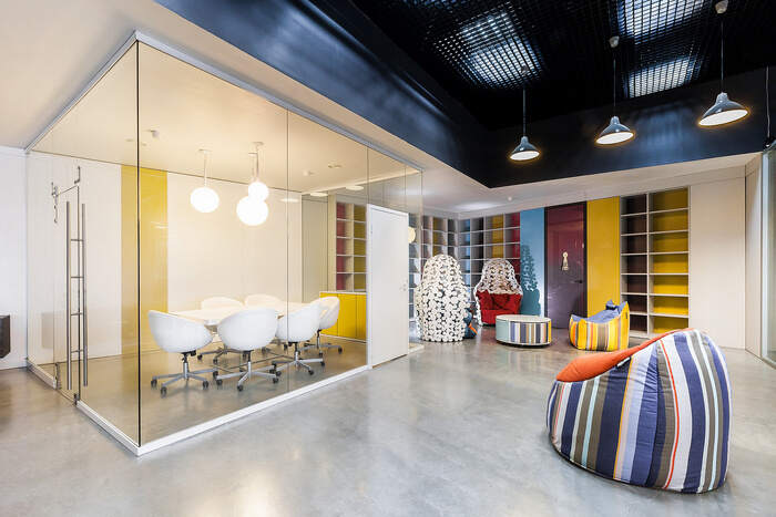 纳亚达办公室装修设计，现代化舒适办公环境