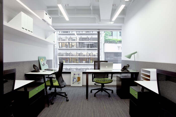 服务式办公室装修设计项目，采用商务风格适应灵活性
