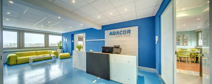 Adacor办公室设计，高科技彩色效果