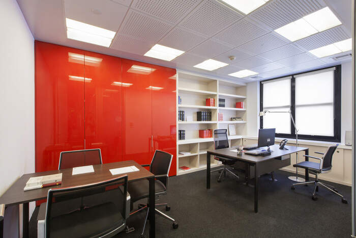 律师所办公室装修设计，使用现代高效材料和系统