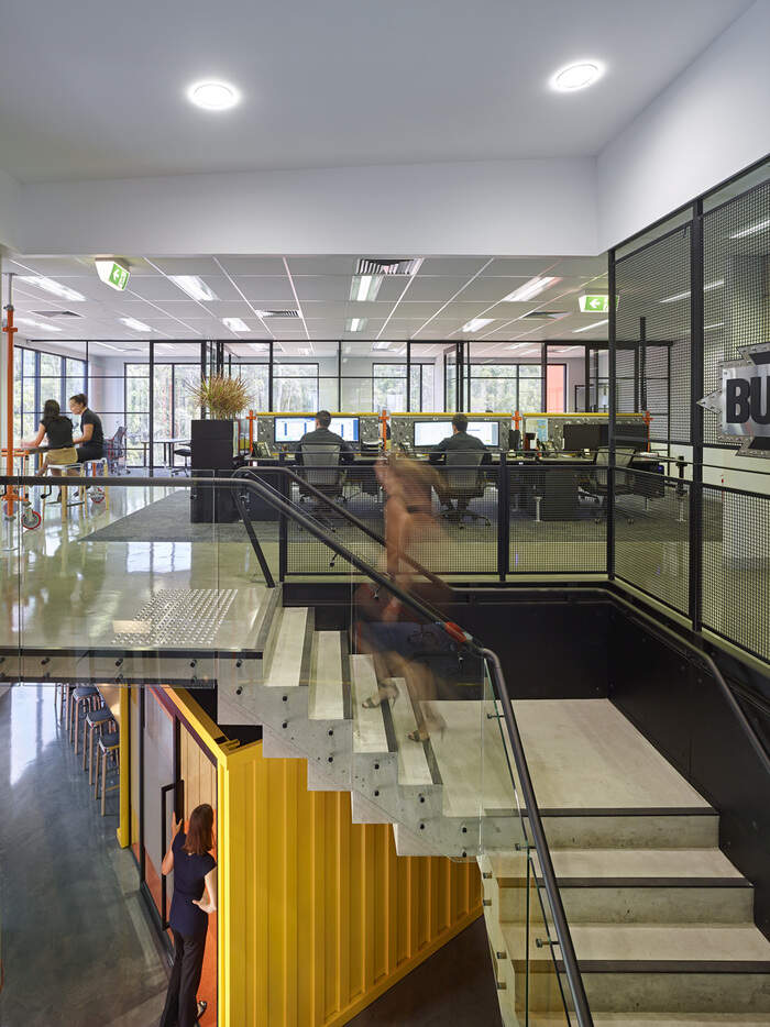 Buildsafe办公室装修设计，创造了透明度以及空间的直觉效果