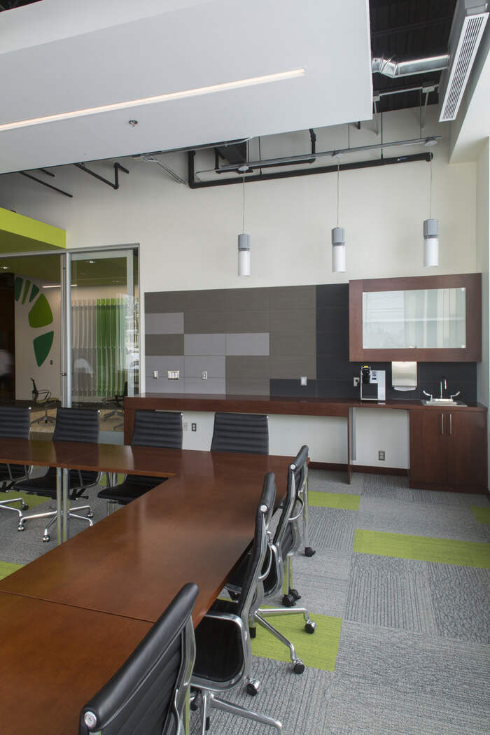 世代银行办公室装修，创造温暖协作的环境