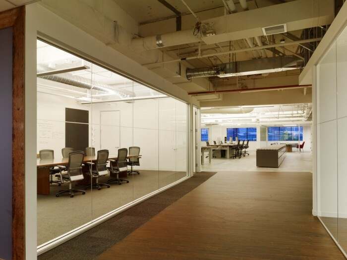Young & Rubicam 办公室装修改造，营造出舒适温馨的氛围