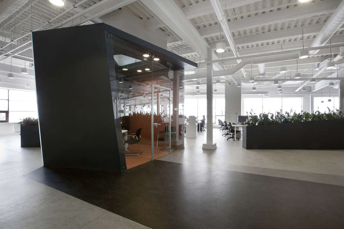 新的IPONWEB办公室装修项目，大型空间创造舒适环境