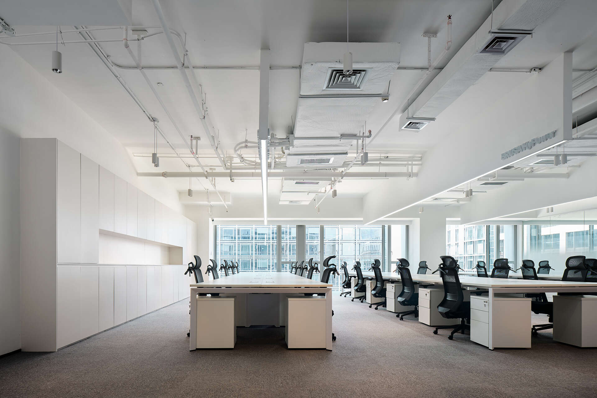 深圳现代化工业风办公室装修，效果环境逐渐被大家认同
