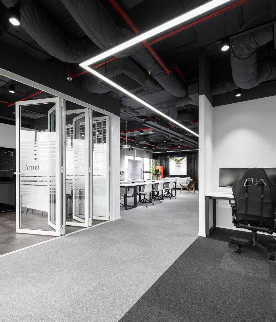 深圳黑白灰工业风的办公室如何设计