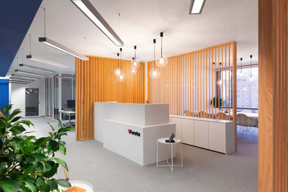 创造性的办公室空间分隔和布局设计