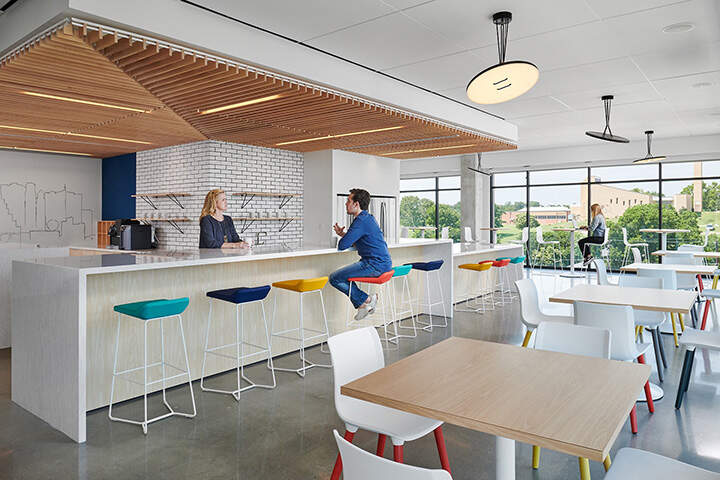 大型办公室装修如何设计年轻人的色彩空间？