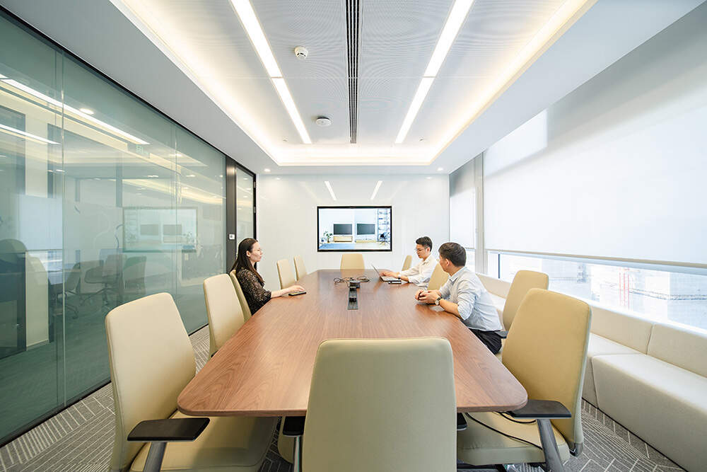 现代办公室装修融合科技与创新的工作空间
