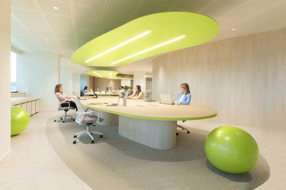 深圳办公室装修中的风格定位与主题设计