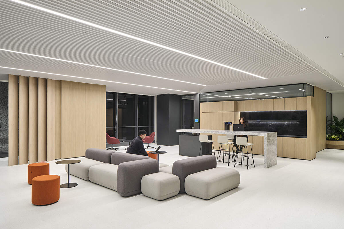 个性化的深圳办公室装修，让办公空间充满更多的温馨
